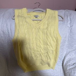 American eagle sweater vest yellow size L